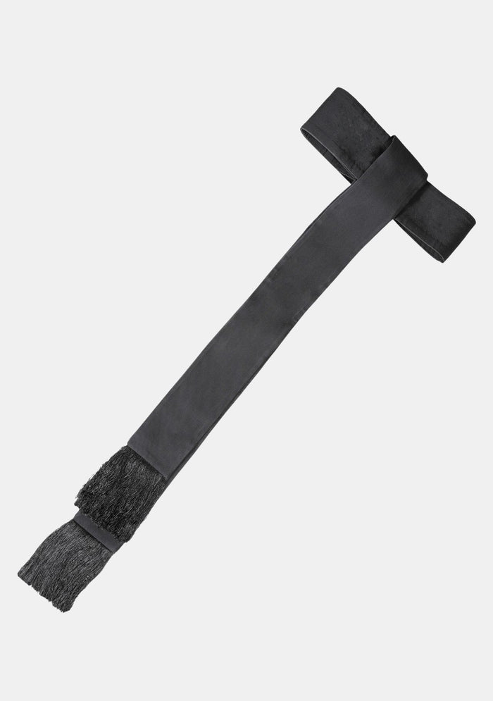Soutane à ceinture noire