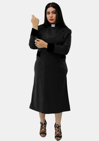 Robe clergé noire pour femme avec boutons de créateur