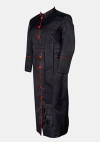 Soutane à ceinture noire
