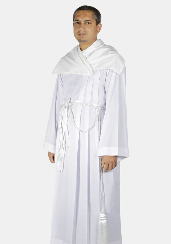 Vêtement d'amict du clergé liturgique