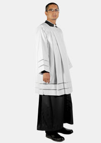 Surplis de prêtre catholique avec double dentelle florale