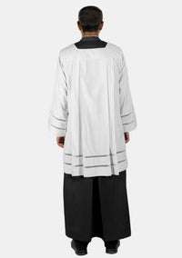 Surplis de prêtre catholique avec double dentelle florale