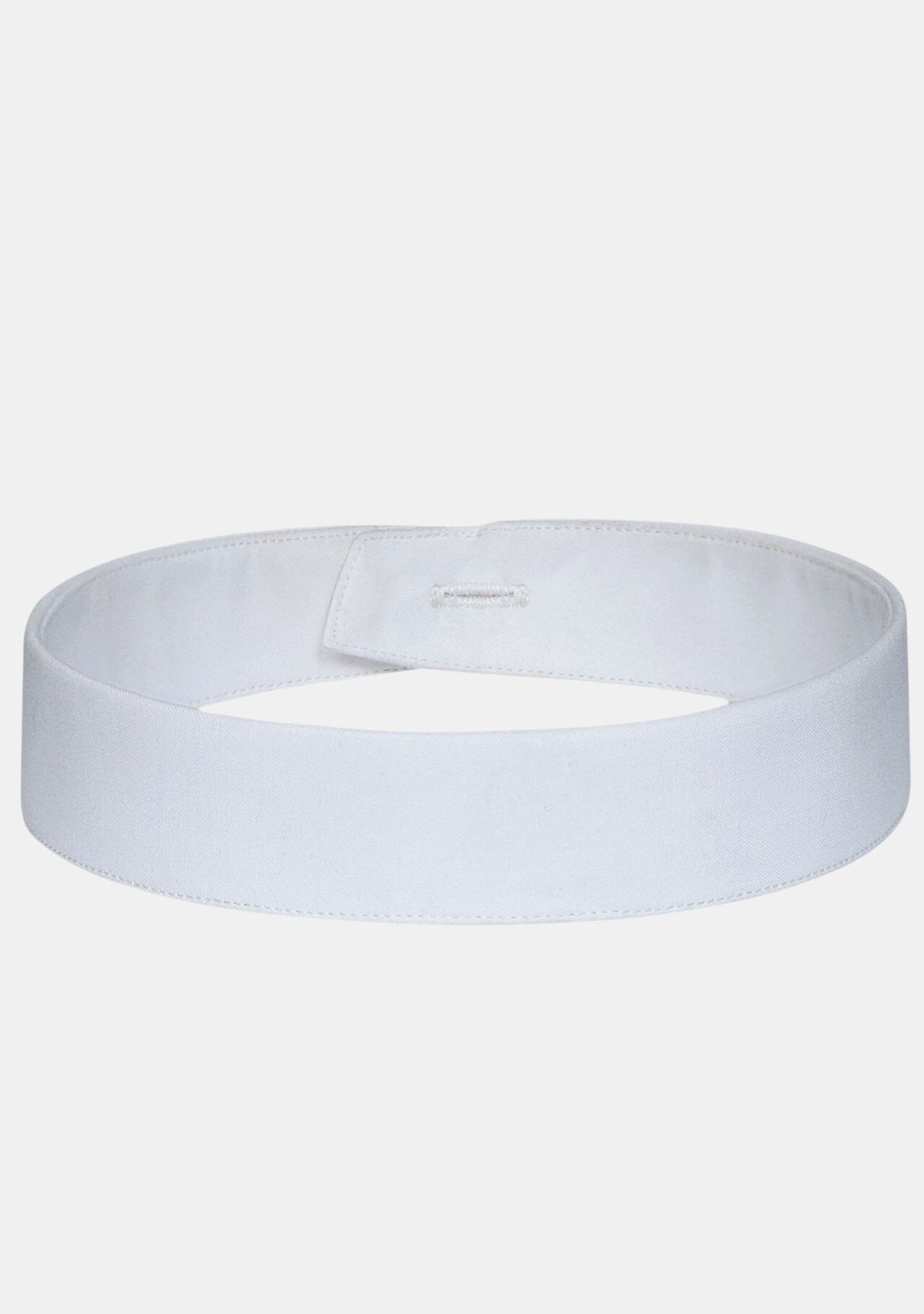 Clergé classique en col blanc