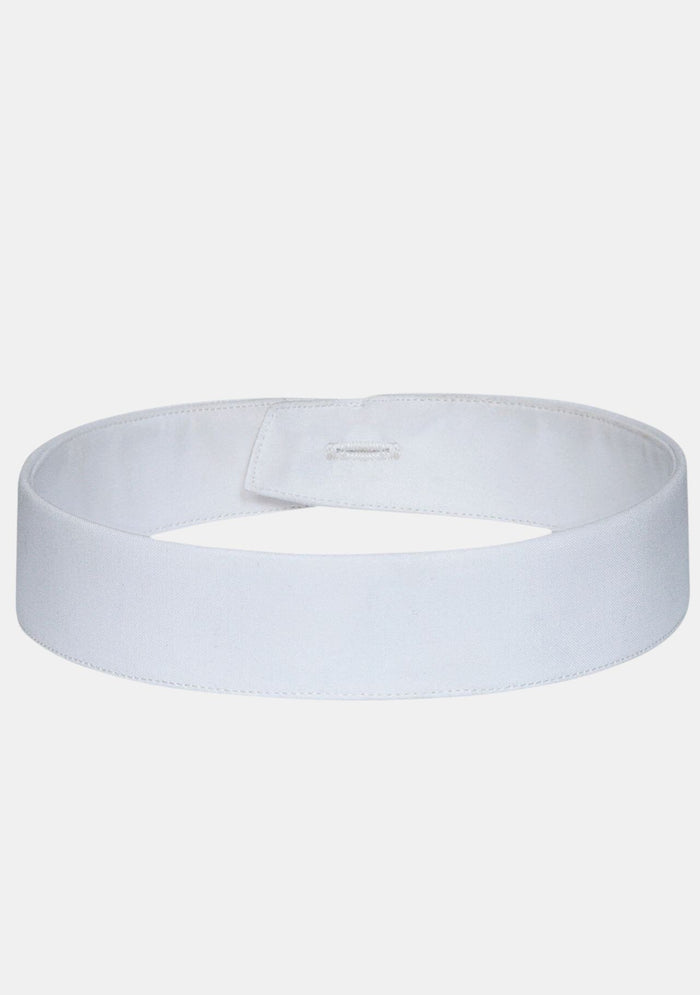 Clergé classique en col blanc