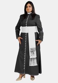 Soutane de prêtre noire de dévotion avec bordure blanche pour femme