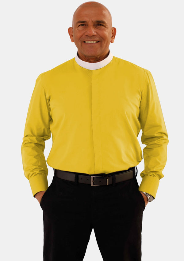 Chemise pastorale dorée à manches longues et col montant pour homme