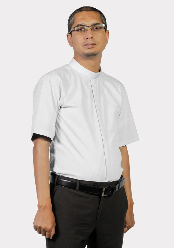 Chemise blanche à manches courtes pour clergé