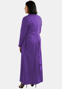 Robes gracieuses violettes du clergé romain