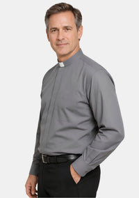 Chemise grise à col rabattu pour le clergé