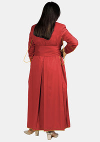 Soutane rouge Hadarah avec bordure dorée pour femme
