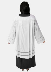 Surplis en dentelle traditionnelle opulente