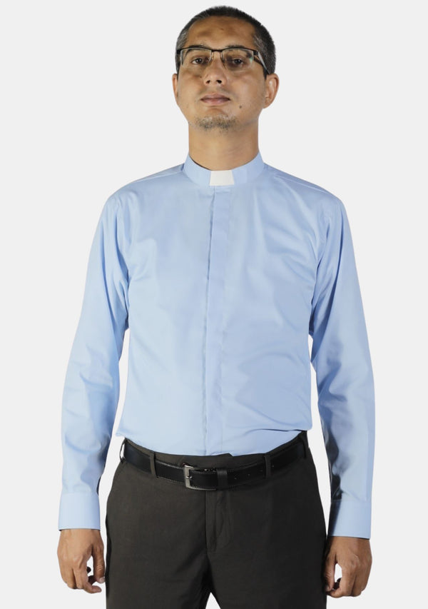 Chemise eClergy bleu clair à col rabattu