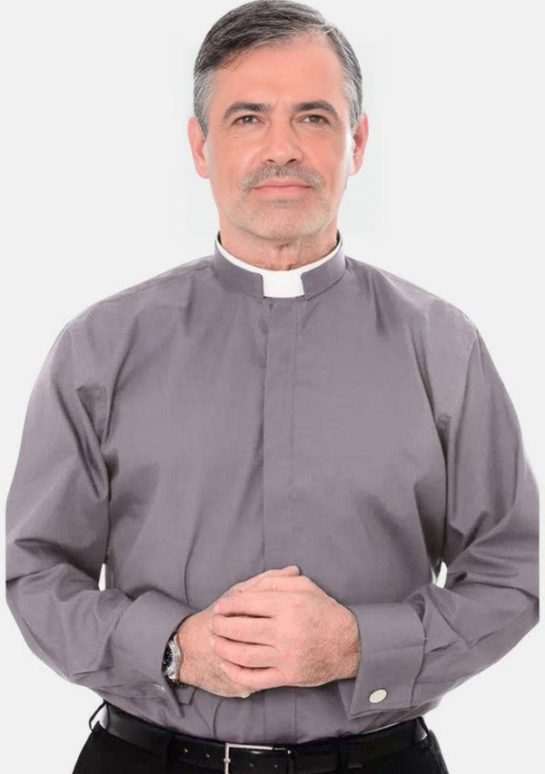Chemise grise à manches longues et col romain