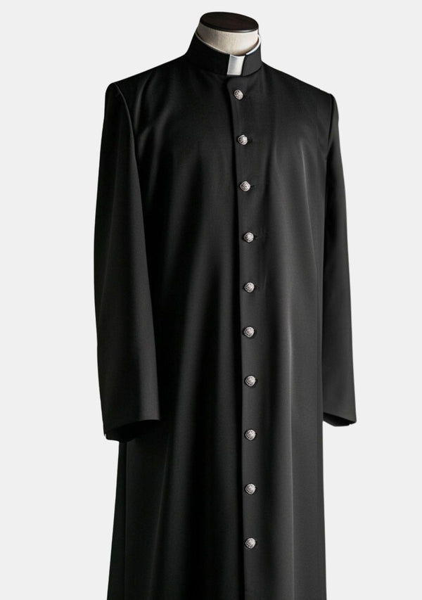 Robe noire de prêtre à boutons métalliques