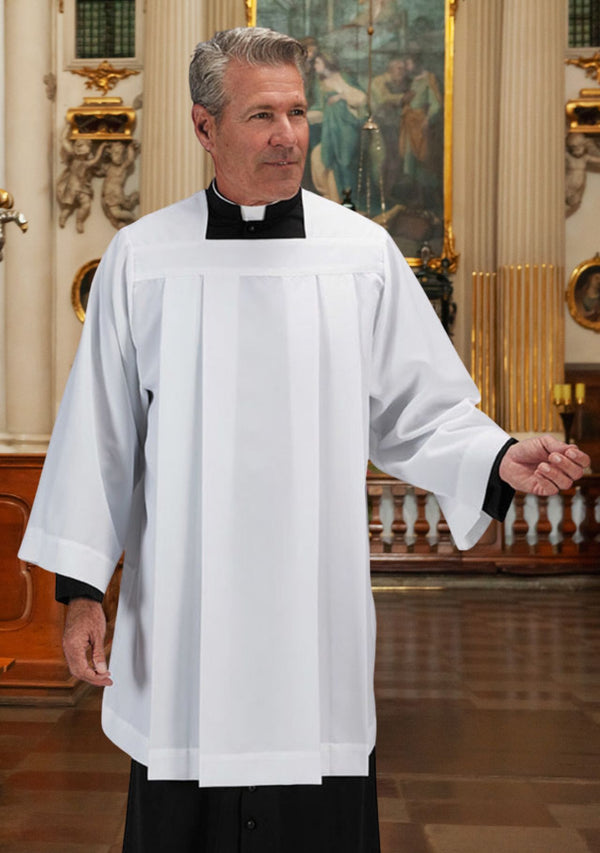 Surplis du clergé à col carré