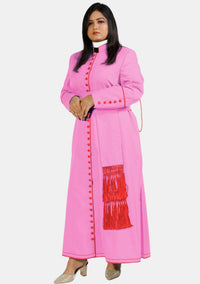 Soutane rose pour femme avec bordure rouge
