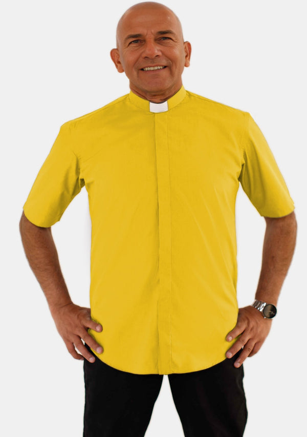 Chemise clergé dorée à manches courtes et col à patte
