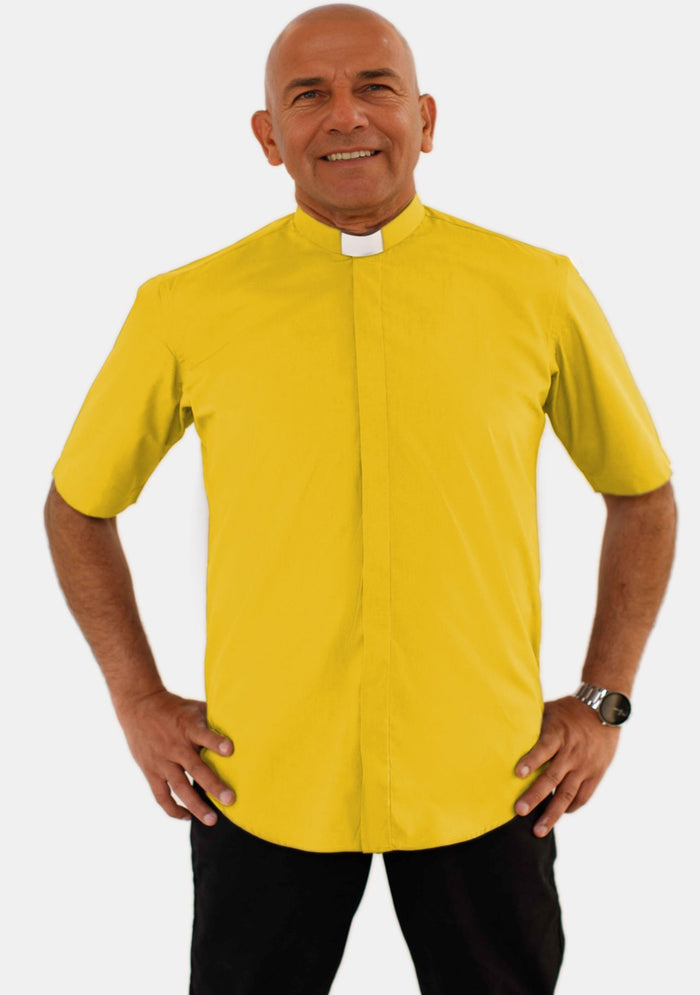 Chemise clergé dorée à manches courtes et col à patte