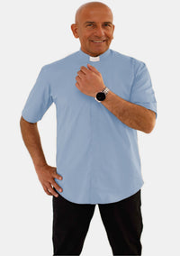 Chemise clergé bleu ciel à manches courtes et col rabattu pour homme