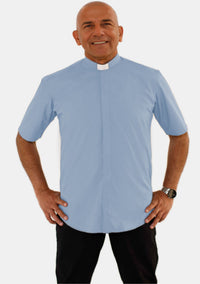 Chemise clergé bleu ciel à manches courtes et col rabattu pour homme