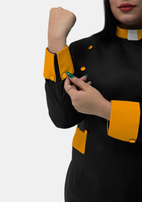 Robe de prêtre noire pour femme avec boutons dorés