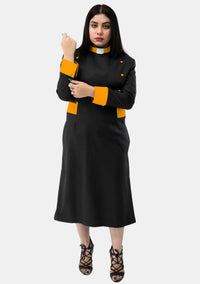 Robe de prêtre noire pour femme avec boutons dorés