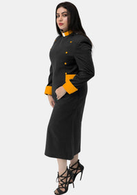 Robe de prêtre noire pour femme avec boutons dorés