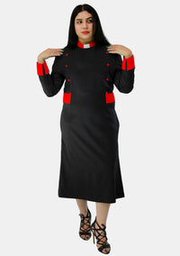 Robe de prêtre noire pour femme avec boutons rouges