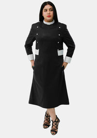 Robe clergé noire pour femme avec boutons blancs