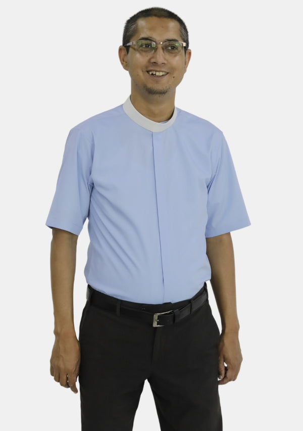Chemise de clergé bleu clair